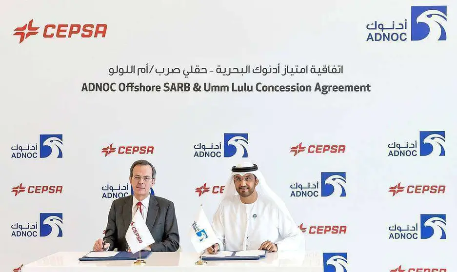 Sultan Ahmed Al Jaber, consejero delegado del Grupo ADNOC, y Pedro Miró, vicepresidente y consejero delegado de Cepsa, durante la firma del acuerdo sobre SARB y Umm Lulu. / Sultan Ahmed Al Jaber, CEO of ADNOC Group, and Pedro Miró, Vice President Cepsa.