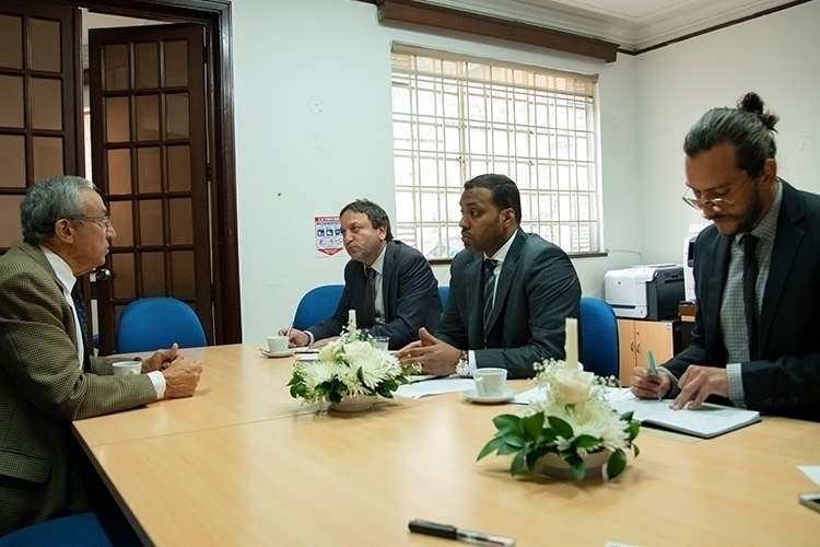 Un momento de la reunión entre funcionarios de Colombia y de Emiratos.
