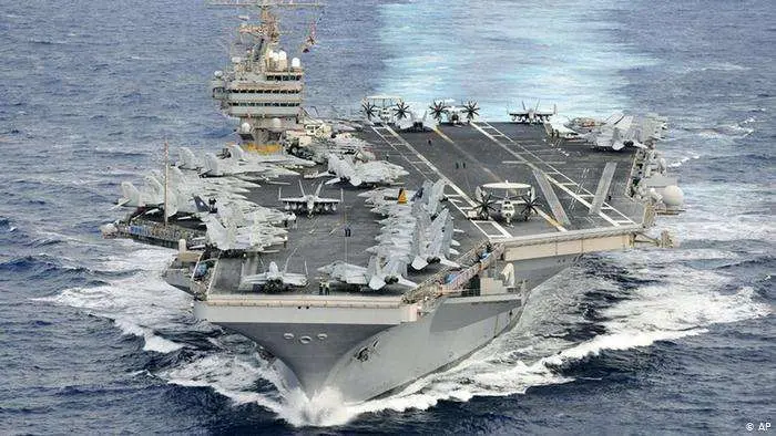 En la imagen de AP, el portaaviones USS Abraham Lincoln.