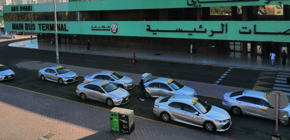 Taxis en la capital de Emiratos Árabes Unidos. (EL CORREO)