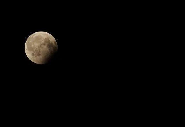 El calendario de días festivos islámico depende la observación lunar.