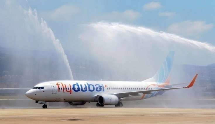 El avión de flydubai es saludado en Beirut.