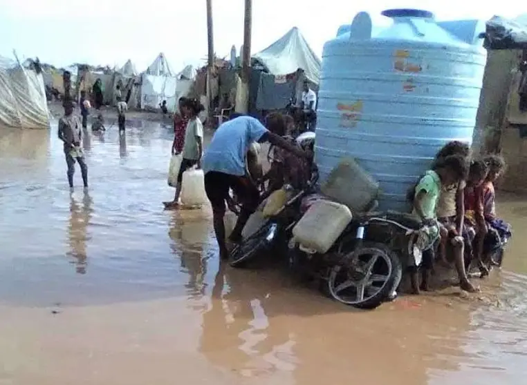 Las fuertes lluvias causaron inundaciones en Adén.