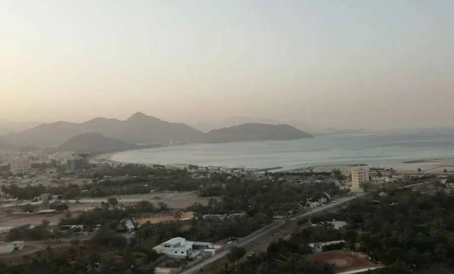 La ciudad de  Khorfakkan en el emirato de Sharjah. (EL CORREO)