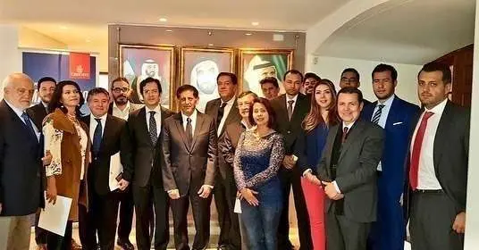 Empresarios colombianos junto al embajador de EAU en Bogotá.