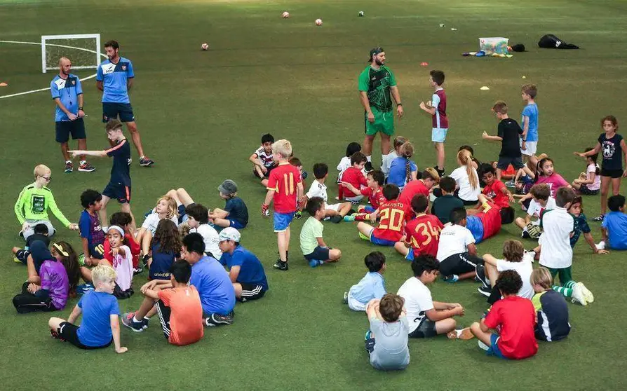 Niños durante los campeonatos de verano en Dubai.