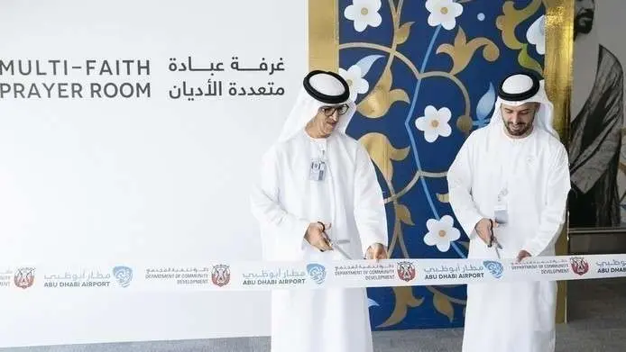 Un momento de la inauguración de la sala de oración en el Aeropuerto de Abu Dhabi.