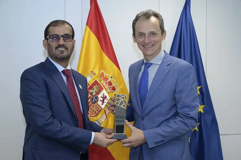 Hussain Bin Ibrahim al Hammadi y Pedro Duque. (Ministerio de Ciencia, Innovación y Universidades)