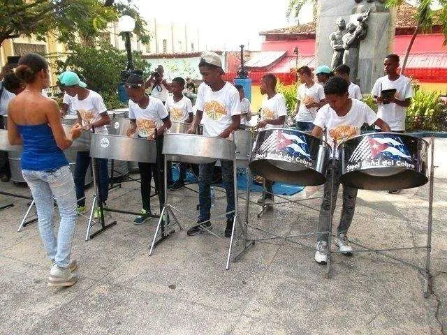 Santiago de Cuba vive la Fiesta del Fuego a todo ritmo. (Sergio Martínez Martínez / EL CORREO)