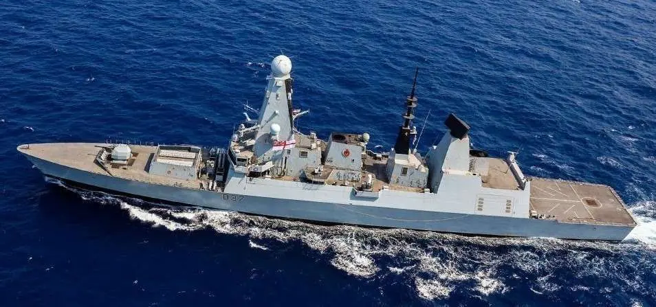 El barco británico HMS Duncan.