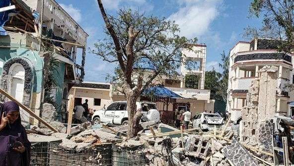 Daños causados en un hotel tras el atentado en Kismayo. 