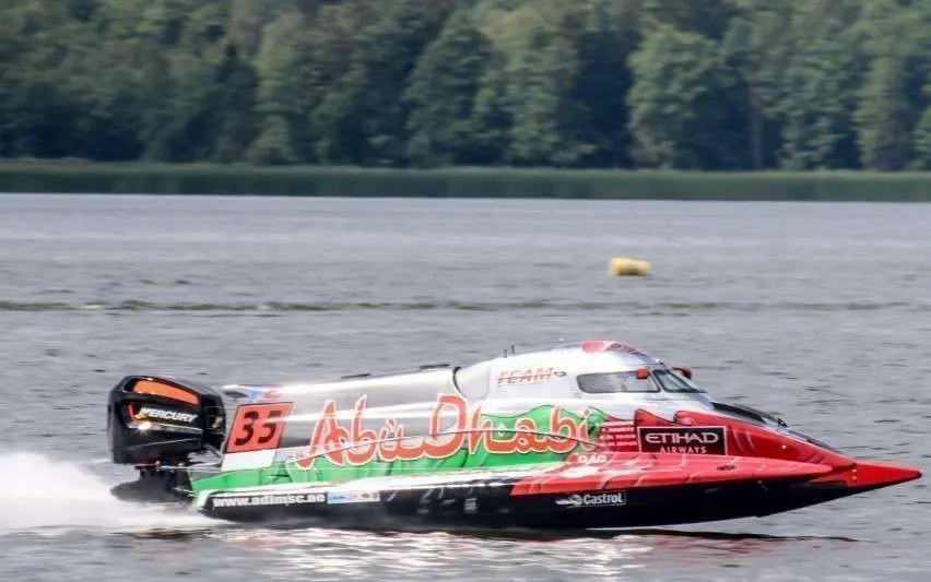 El barco del equipo de Abu Dhabi en Polonia.