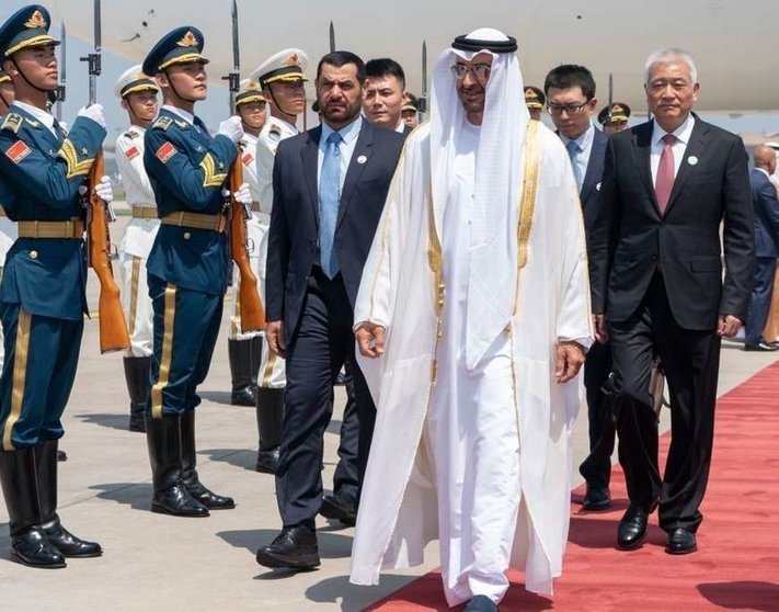 El príncipe heredero de Abu Dhabi al aterrizar en Pekín el 21 de julio de 2019..