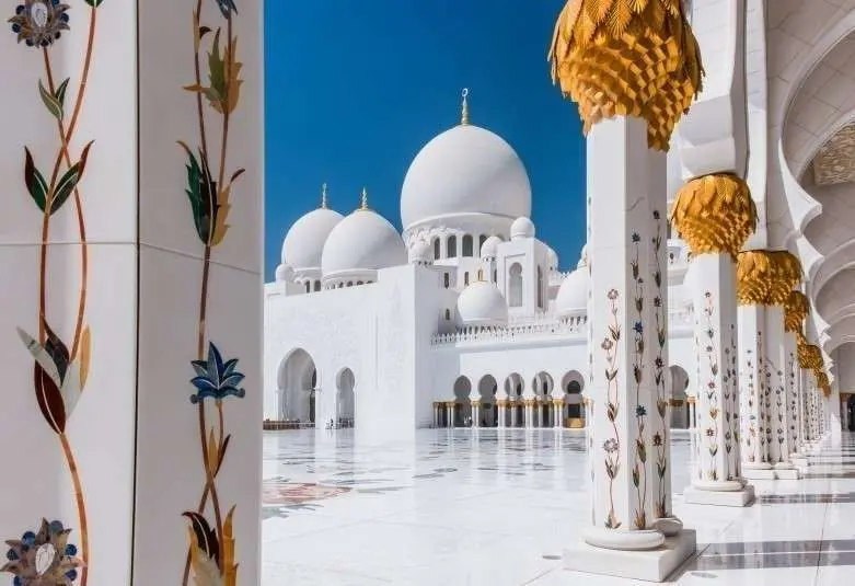 La Gran Mezquita Jeque Zayed en Abu Dhabi.