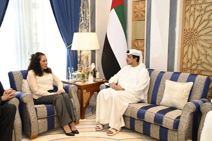 La ministra de Salud de Nicaragua junto al ministro de Exteriores de EAU en Abu Dhabi.