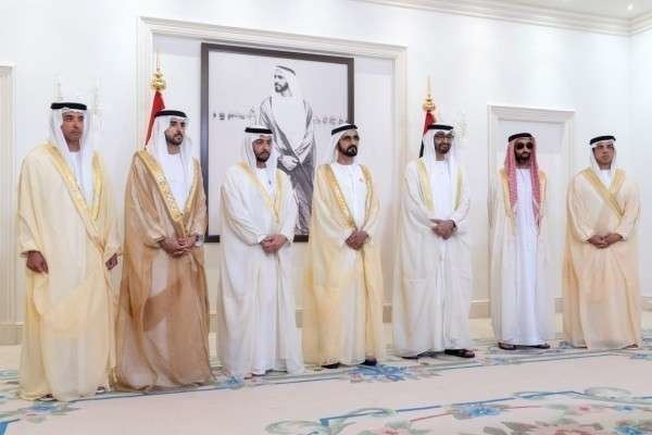 Los líderes de Emiratos Árabes durante la videoconferencia con el campo de batalla.