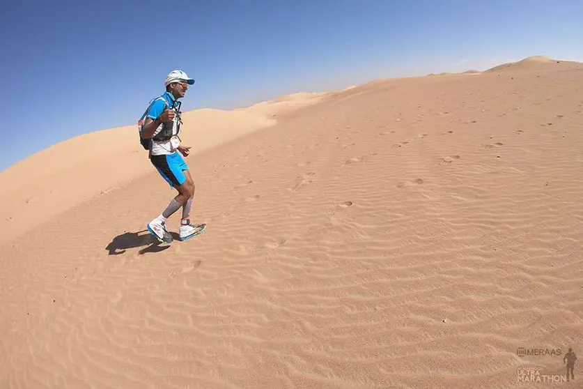 Un participante en la Ultramaratón de Dubai.