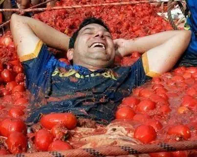 La fiesta española de la Tomatina también va a dejar su gran sabor y color en Dubai. (latomatina.info)