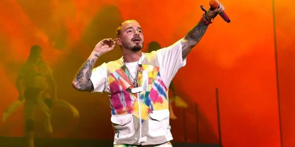 J Balvin, en plena actuación.