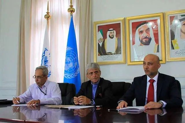 Un momento de la firma de la ayuda emiratí a Cuba.