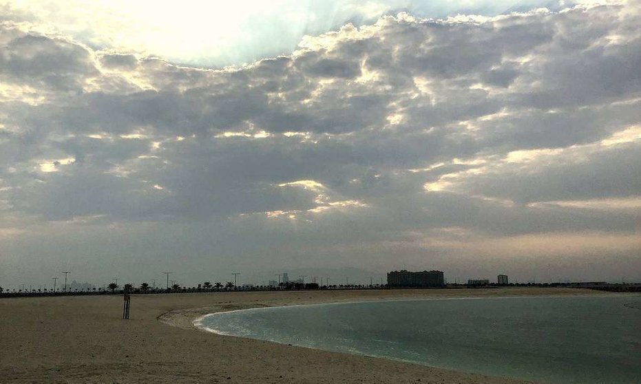 El cielo ha amanecido muy nuboso este sábado en Ras Al Khaimah. (EL CORREO)