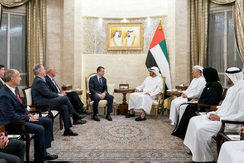 Encuentro del jeque Mohamed con los senadores estadounidenses y con el director del Programa Mundial de Alimentos de la ONU, entre otros. (WAM)