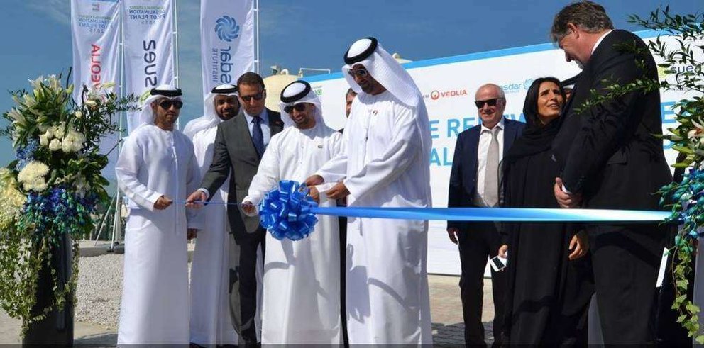 Una imagen de la inauguración de la planta de Abengoa en Masdar.