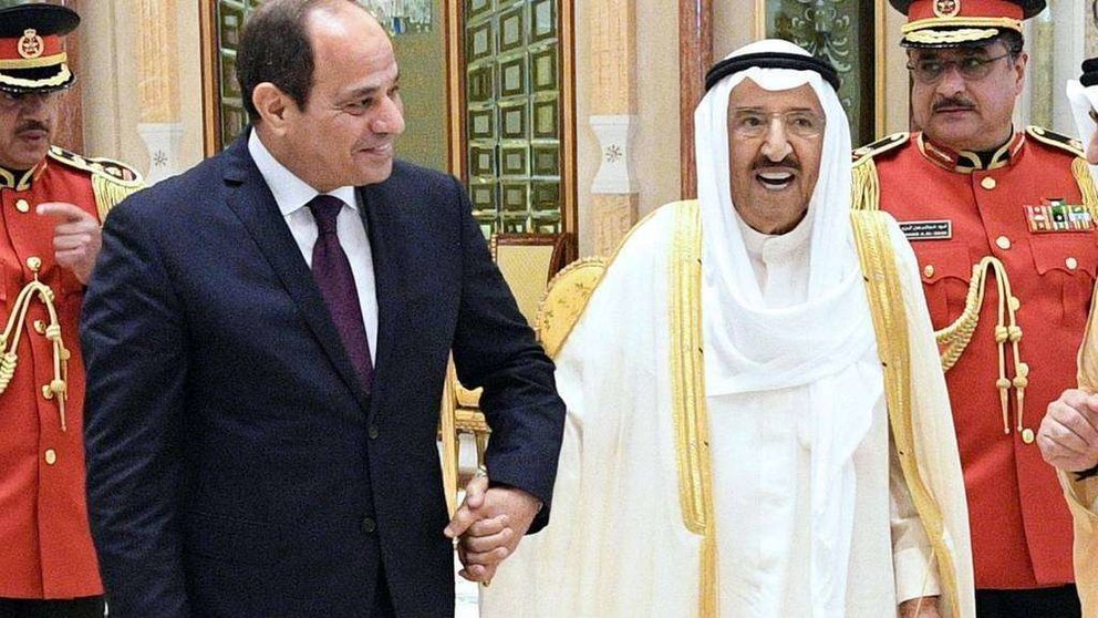 El emir de Kuwait recibe al presidente egipcio el pasado 1 de septiembre. (KUNA)