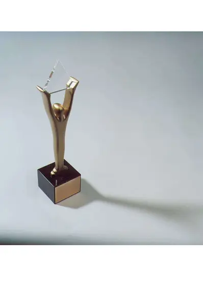 Estatuilla de oro de los Premios Stevie.