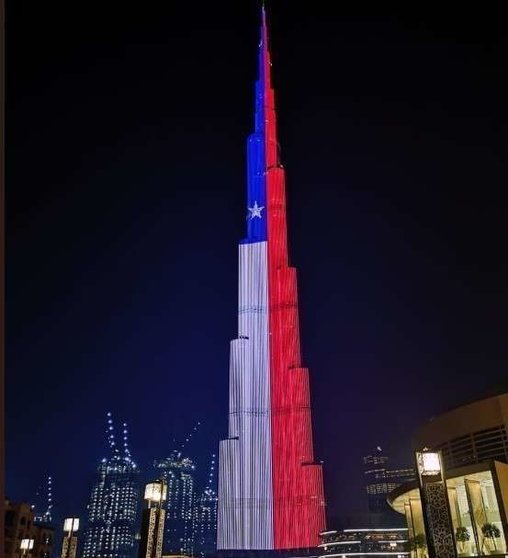 El Burj Khalifa con la bandera de Chile.