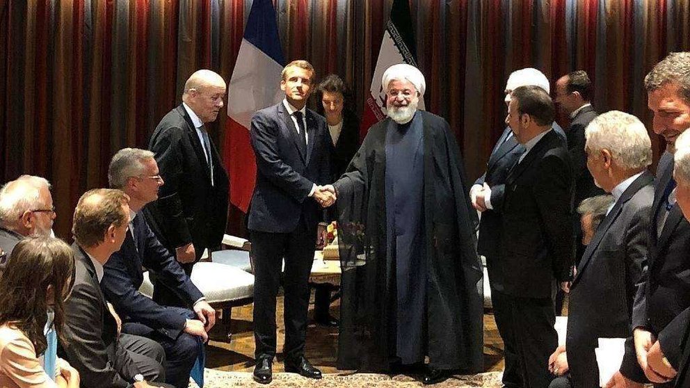 En la imagen de Reuters, el presidente de Francia, Emmanuel Macron, saluda al presidente iraní, Hassan Rouhaní, en Nueva York.  
