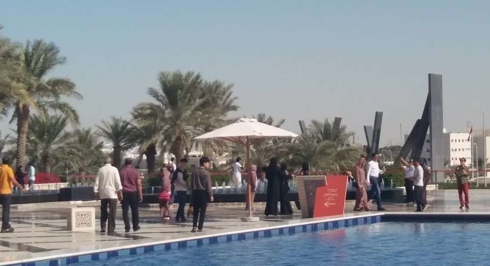 Turistas en Abu Dhabi. (EL CORREO)