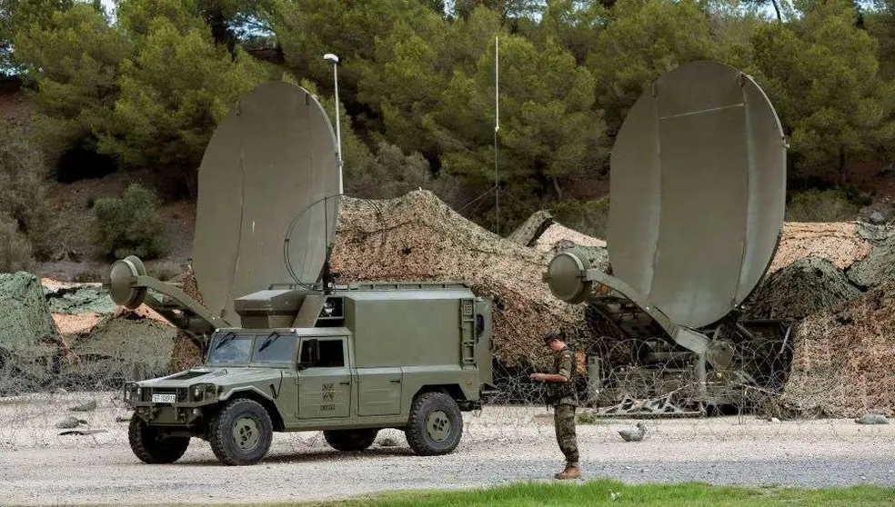 En la imagen de EFE, un vehículo español en el Líbano.