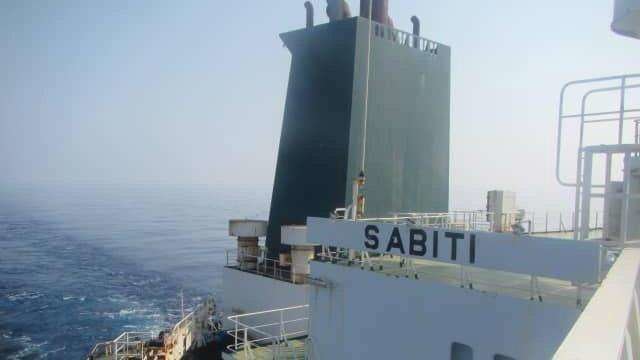 Una imagen distribuida por la televisión estatal iraní el 11 de octubre de 2019 muestra al petrolero Sabiti en el Mar Rojo cerca del puerto de Jeddah en Arabia Saudita.