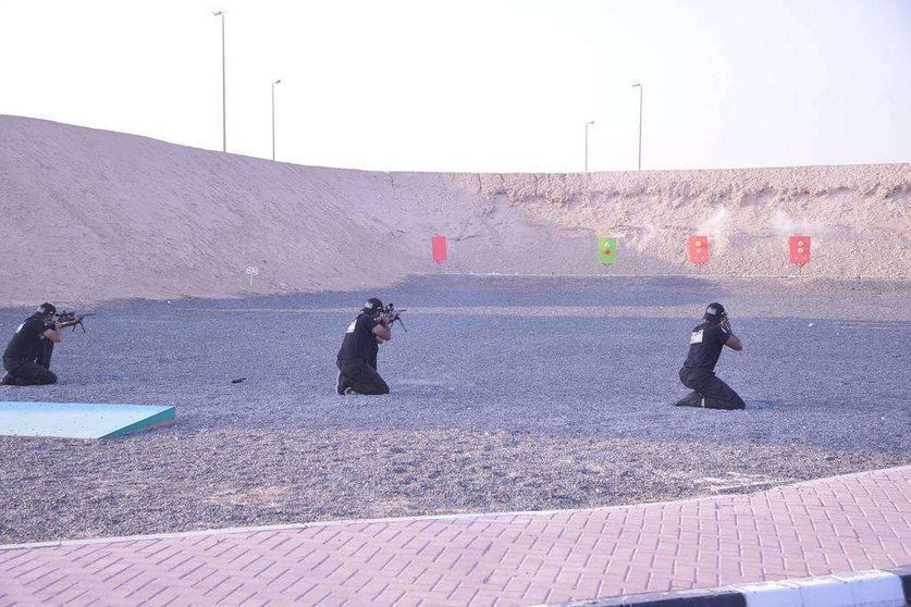 La Policía de Dubai difundió esta imagen con las dos nuevas mujeres francotiradores.