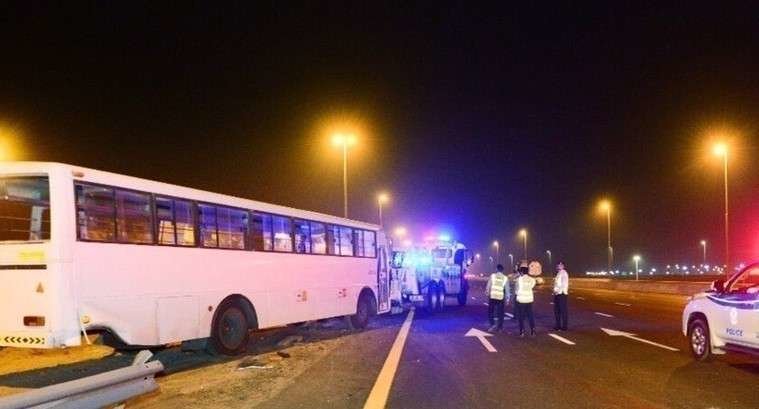 La Policía de Sharjah difundió esta imagen del autobús siniestrado.