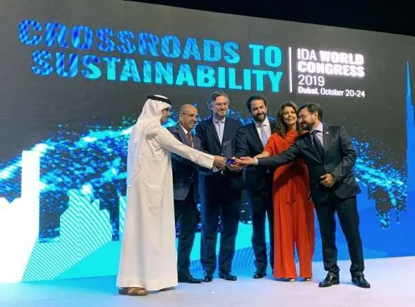 Personal de Abengoa junto al CEO de DEWA en Dubai.