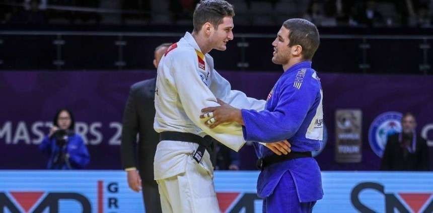 A la izquierda, el judoca español en Abu Dhabi.