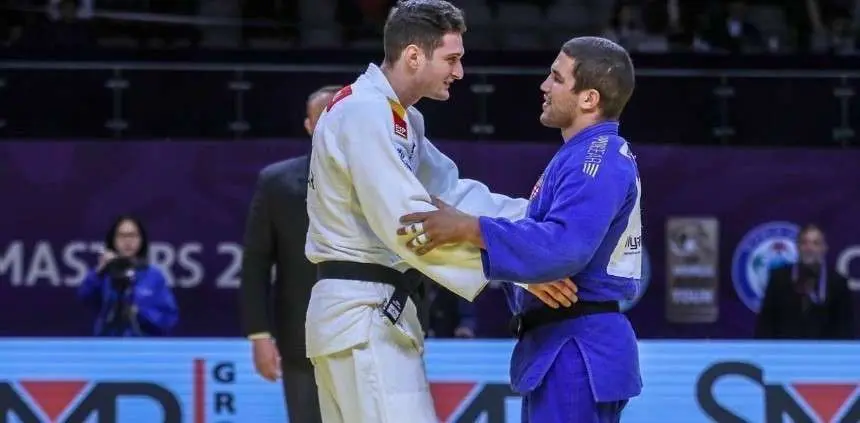 A la izquierda, el judoca español en Abu Dhabi.