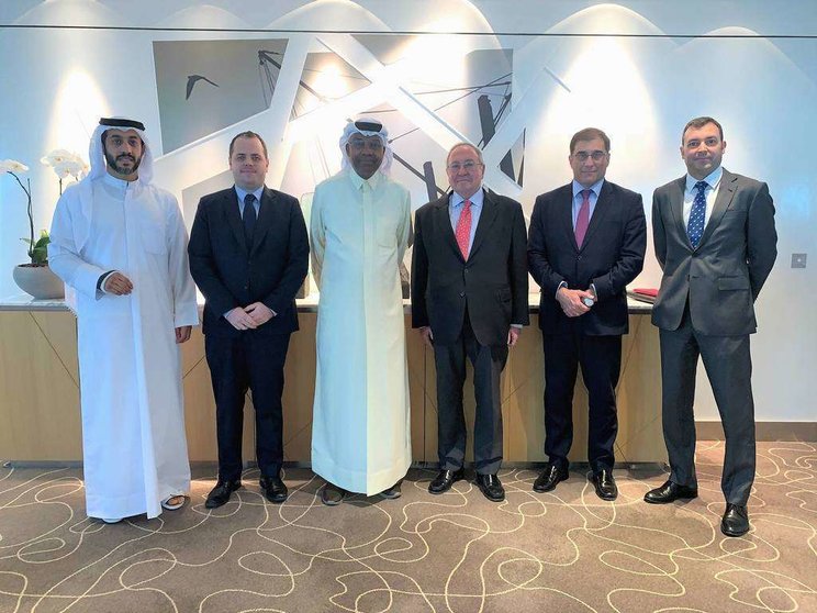 Los representantes españoles junto a los responsables de Dubai Chamber tras la reunión. (Cedida)