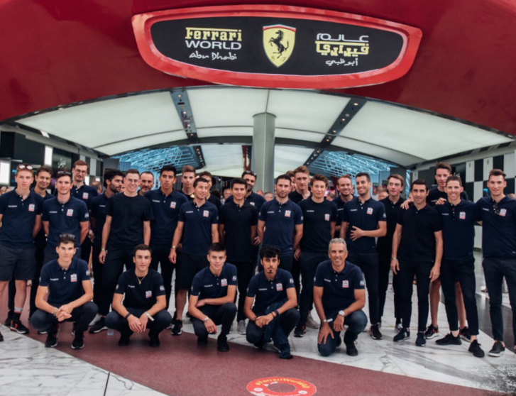 El UAE Emirates en Ferrari World.