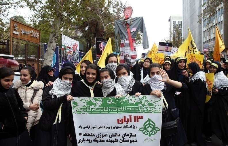 En la imagen de Reuters, un momento de la manifestación iraní contra EEUU.