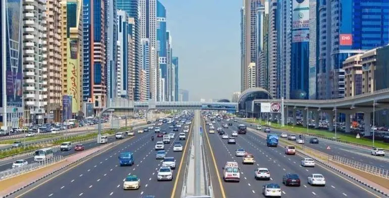 La Sheikh Zayed Road a su paso por el Financial Centre de Dubai. (RTA)