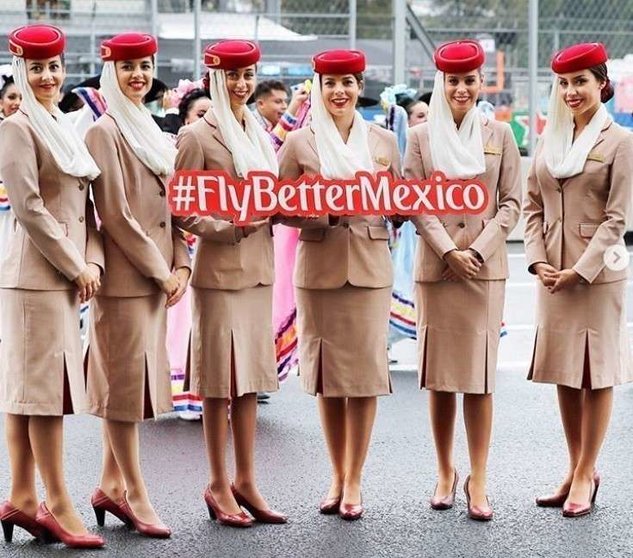Personal de cabina de Emirates en Ciudad de México.