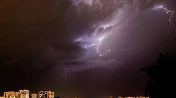 Durante la noche de este viernes tuvo lugar una tormenta eléctrica en muchas zonas del país.