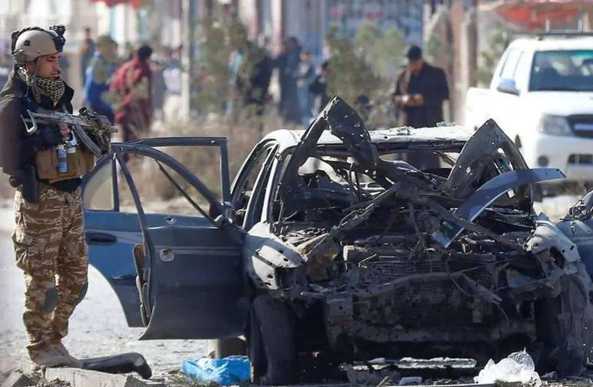 Un soldado afgano en el lugar del atentado de este miércoles. (AFP)