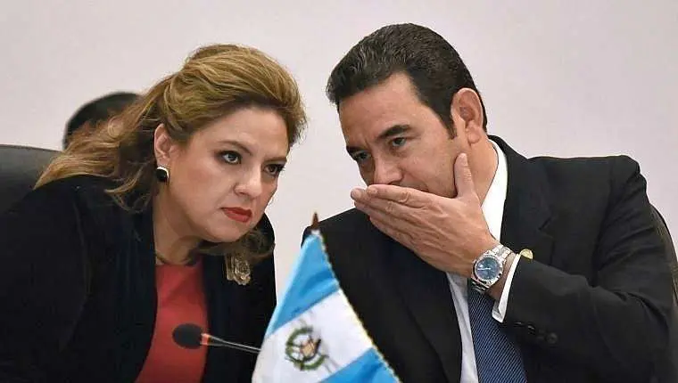 En la imagen de AFP, Sandra Jovel y Jimmy Morales, durante la asamblea del SICA en junio de 2019. 