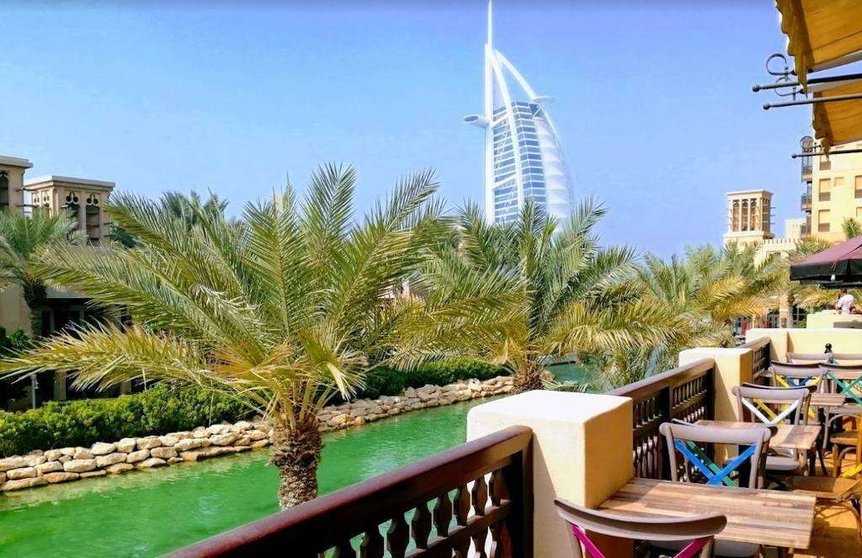 Una imagen del Burj Al Arab desde Madinat Jumeirah de Dubai. (EL CORREO)