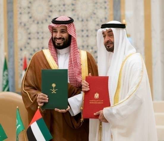 Los príncipes herederos de Abu Dhabi y Arabia Saudita en EAU en noviembre de 2019.