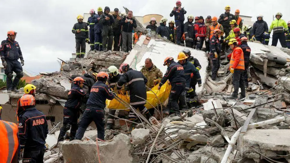 Imagen de escombros en Albania tras el sismo. ( Imagen: Florion Goga / Reuters)